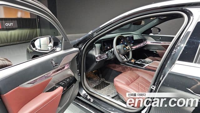 BMW 7 Series 2025 — Photo 34/36