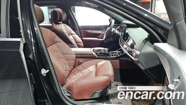 BMW 7 Series 2025 — Photo 19/36