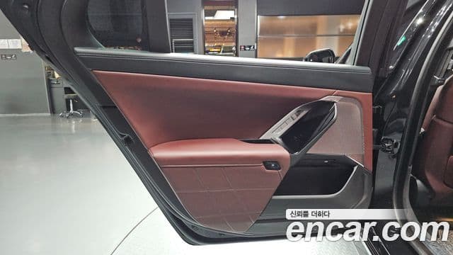 BMW 7 Series 2025 — Photo 21/36