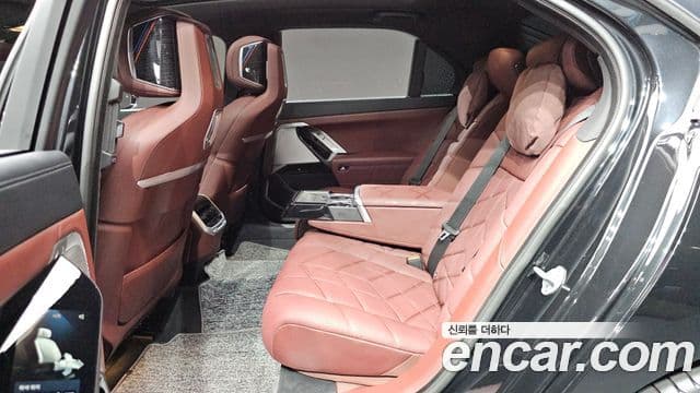 BMW 7 Series 2025 — Photo 20/36