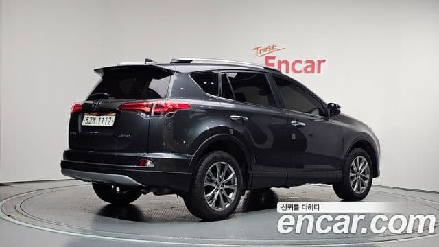 Toyota RAV4 2018 — Photo 17/20
