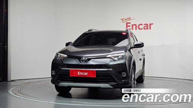 Toyota RAV4 2018 — Photo 2/20