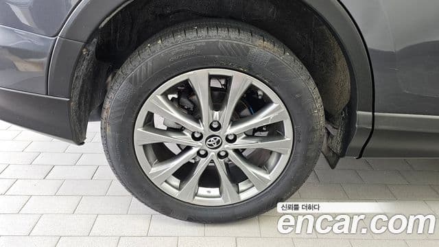 Toyota RAV4 2018 — Photo 19/20
