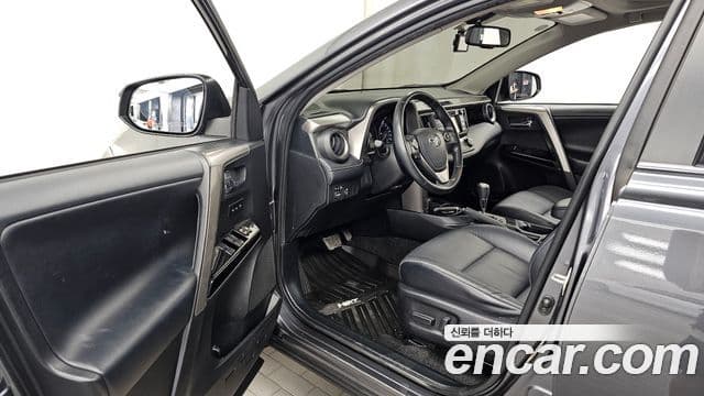 Toyota RAV4 2018 — Photo 11/20