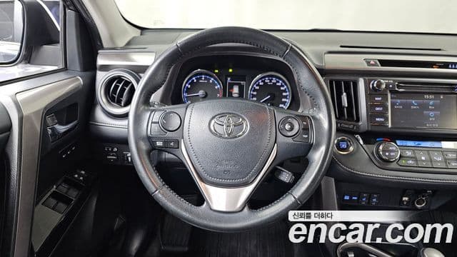 Toyota RAV4 2018 — Photo 18/20