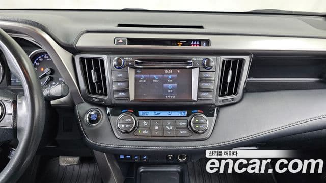 Toyota RAV4 2018 — Photo 5/20