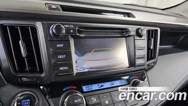 Toyota RAV4 2018 — Photo 13/20