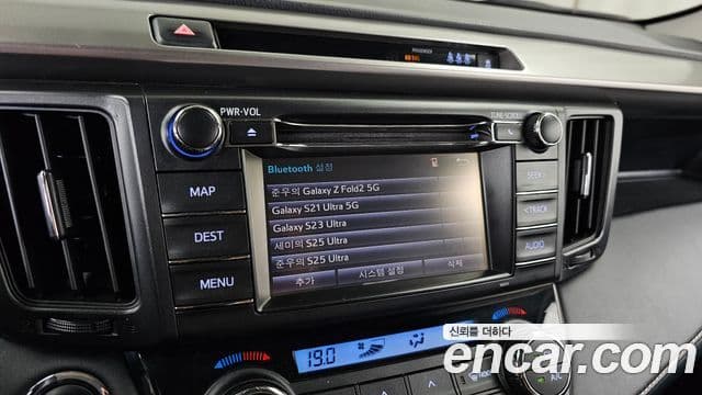 Toyota RAV4 2018 — Photo 14/20
