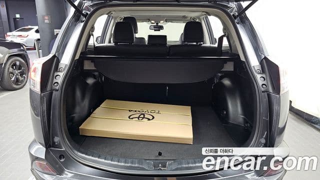 Toyota RAV4 2018 — Photo 6/20