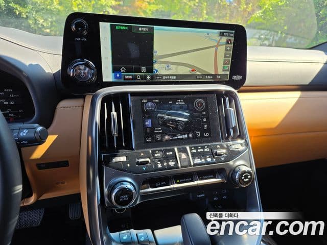 Lexus LX 2025 — Photo 7/20