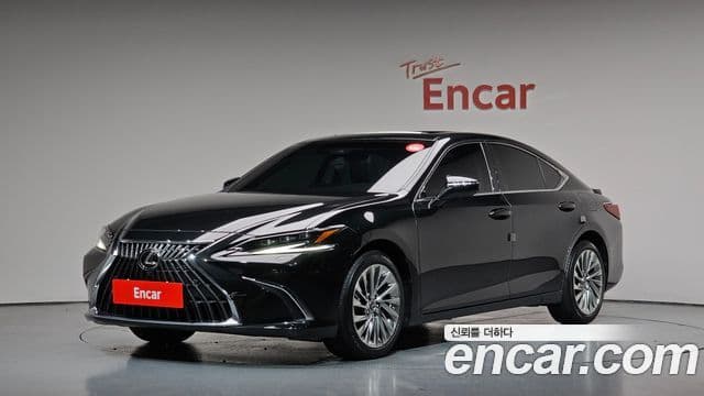 Lexus ES300h 2023 — Фото 1/20