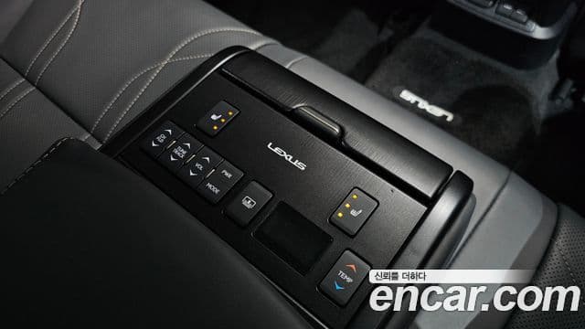 Lexus ES300h 2023 — Фото 19/20