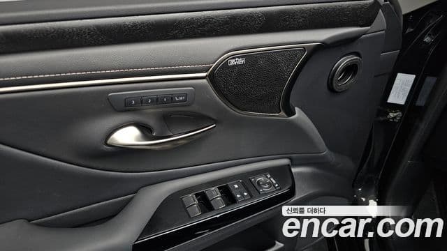 Lexus ES300h 2023 — Photo 34/39