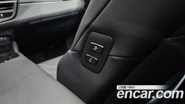 Lexus ES300h 2023 — Photo 15/39