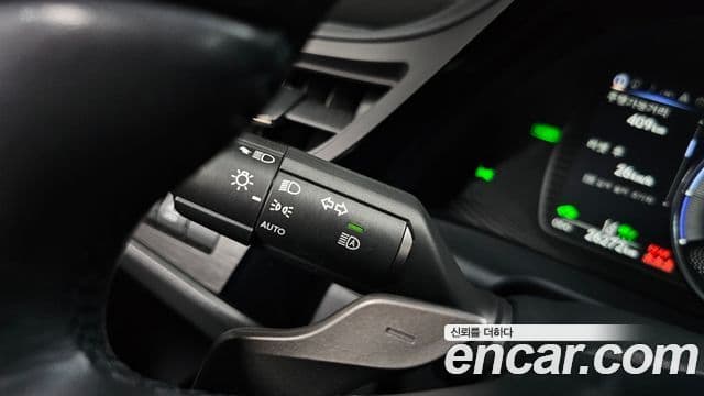 Lexus ES300h 2023 — Şəkil 13/39