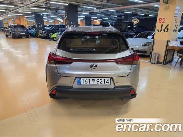 Lexus UX300h 2025 — Фото 3/19