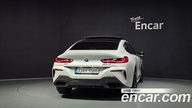 BMW 8 Series 2025 — Photo 9/20