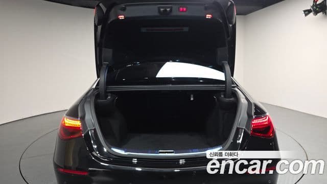 Mercedes-Benz S-Class 2021 — Photo 16/41