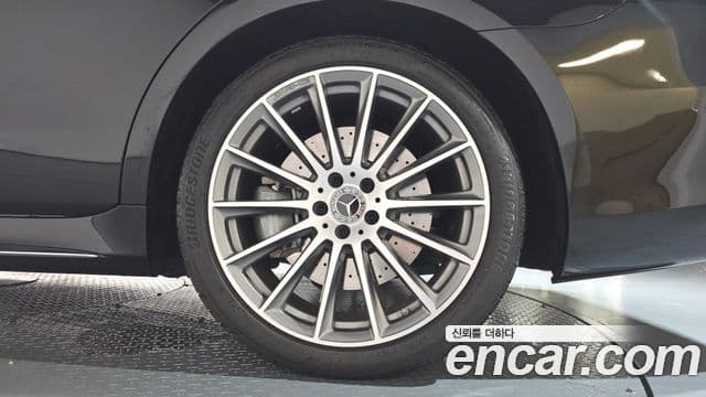 Mercedes-Benz S-Class 2021 — Photo 2/41