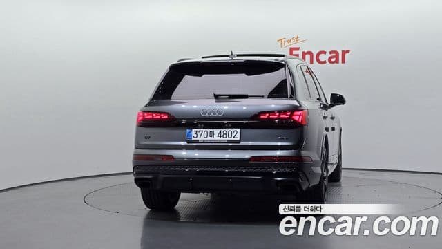 Audi Q7 2025 — ფოტო 30/38