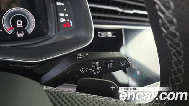 Audi Q7 2025 — ფოტო 26/38