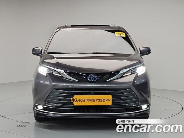 Toyota Sienna 2023 — ფოტო 2/20