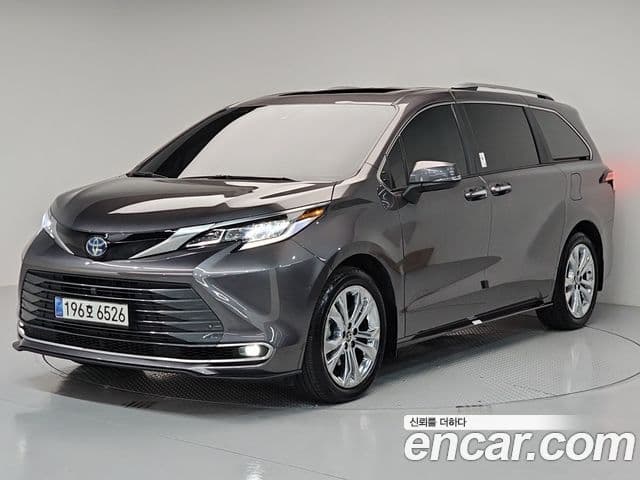 Toyota Sienna 2023 — ფოტო 15/20