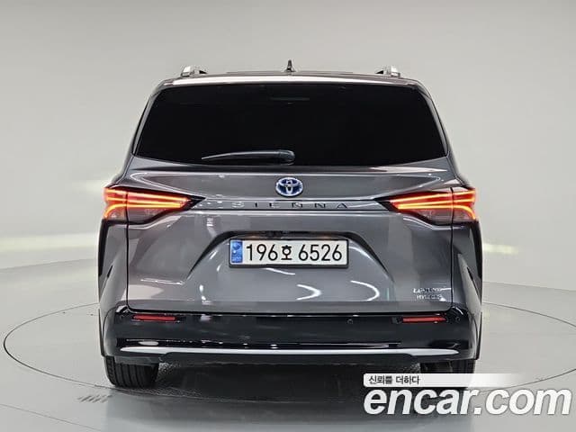 Toyota Sienna 2023 — ფოტო 13/20