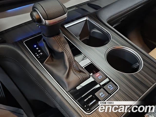 Toyota Sienna 2023 — ფოტო 20/20