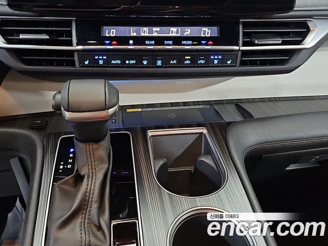 Toyota Sienna 2023 — ფოტო 5/20