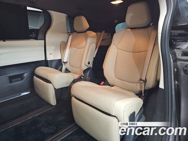 Toyota Sienna 2023 — ფოტო 3/20