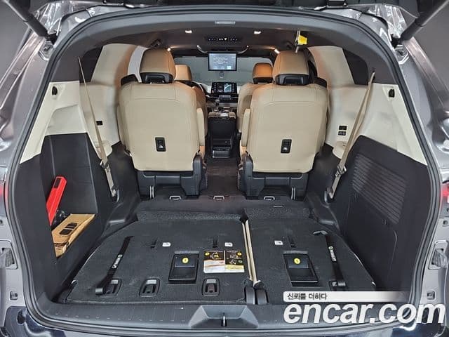 Toyota Sienna 2023 — ფოტო 8/20