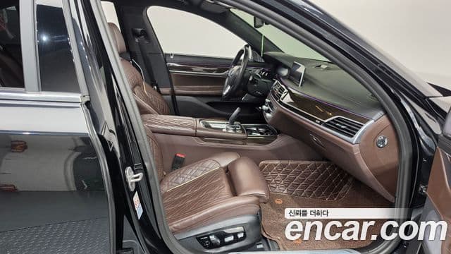 BMW 7 Series 2022 — Şəkil 13/20