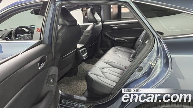 Toyota Avalon 2020 — Photo 7/20