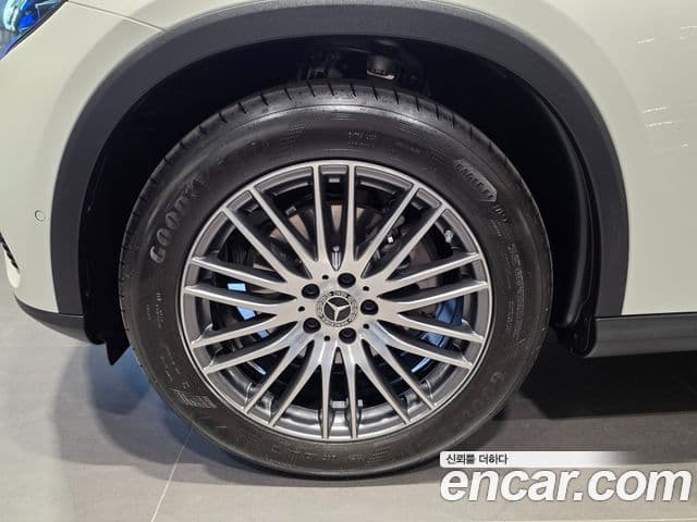 Mercedes-Benz GLC-Class 2026 — Photo 13/20