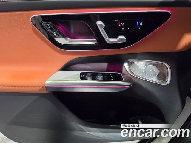 Mercedes-Benz GLC-Class 2026 — Photo 12/20