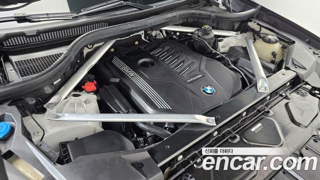 BMW X6 2021 — Photo 8/33
