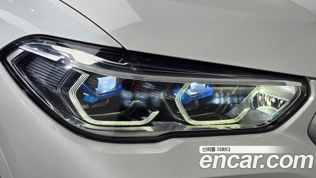 BMW X6 2021 — Photo 10/33