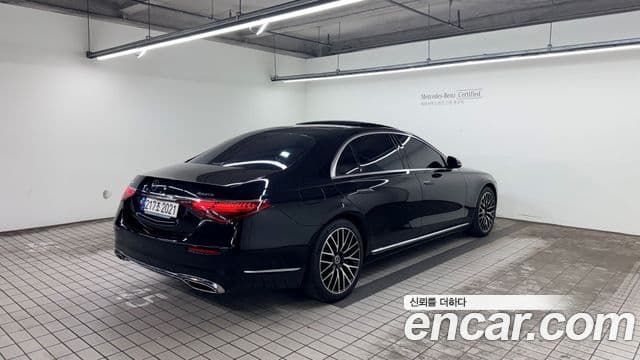 Mercedes-Benz S-Class 2023 — Photo 11/20