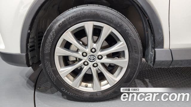 Toyota RAV4 2018 — Şəkil 9/20