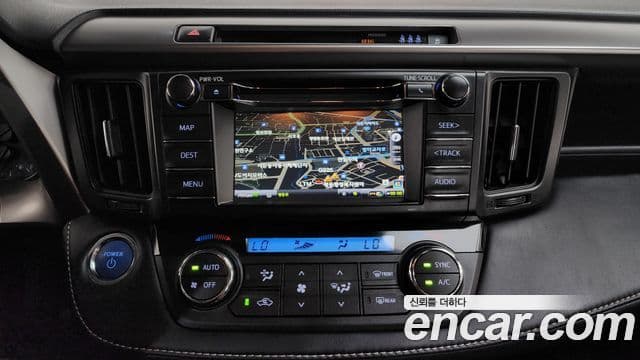 Toyota RAV4 2018 — Şəkil 17/20