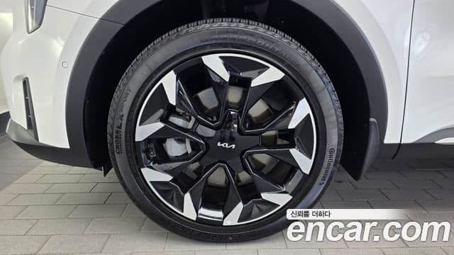 Kia Sorento 2023 — Фото 5/20