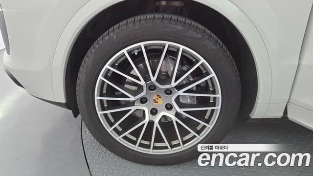 Porsche Cayenne 2022 — Photo 21/30
