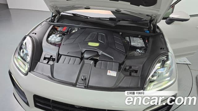 Porsche Cayenne 2022 — Photo 17/30