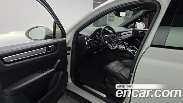 Porsche Cayenne 2022 — Photo 26/30