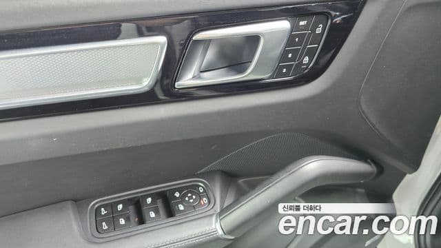 Porsche Cayenne 2022 — Photo 14/30