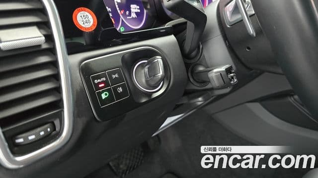 Porsche Cayenne 2022 — Photo 25/30