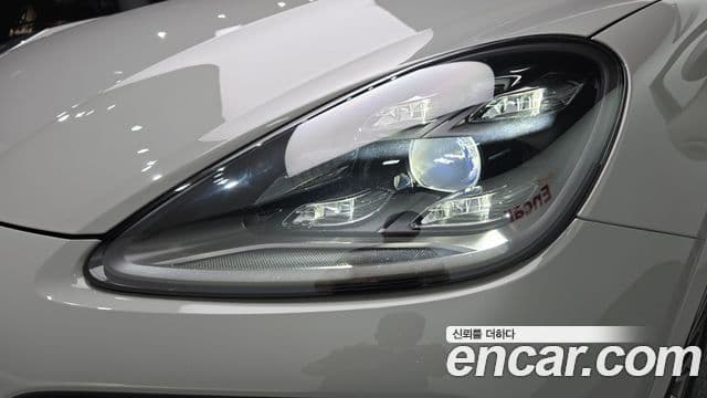 Porsche Cayenne 2022 — Photo 10/30