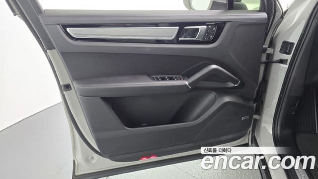 Porsche Cayenne 2022 — Photo 13/30
