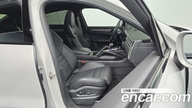 Porsche Cayenne 2022 — Photo 24/30